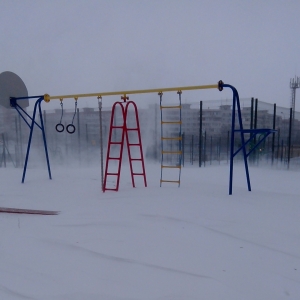 Детская площадка скрылась под снегом