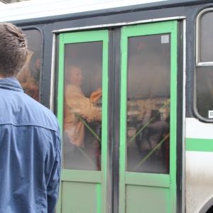 Чтобы попасть в центр города, автобусы ростовчане брали штурмом