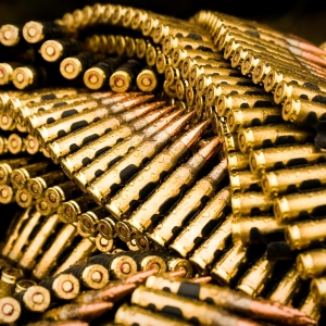 Вчера, 24 февраля, в Нефтекумском районе на посту ДПС на границе с Дагестаном сотрудники ГИБДД обнаружили боеприпасы в остановленной машине