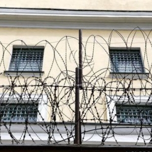 Жителя Ростовской области будут судить за то, что он ударил замначальника изолятора временного содержания и грозился поджечь матрасы