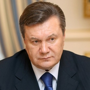 Президент Украины Виктор Янукович согласился на возвращение к Конституции 2004 года с перераспределением полномочий в сторону парламентской республики