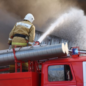 Сегодня утром, 17 марта, в Таганроге (Ростовская область) случился пожар на заводе «Прибой»