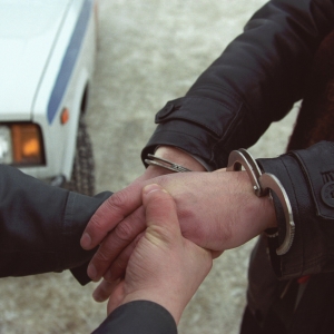 Во вторник, 18 марта, в Ростове-на-Дону сотрудники УФСБ задержали 48-летнего жителя Воронежской области, подозреваемого в мошенничестве в особо крупном размере
