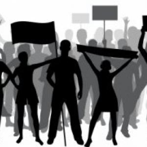 Обязать средний и крупный бизнес страховать свою ответственность на случай банкроства предлагает губернатор Ростовской области Василий Голубев. Он направил обращение в Правительства РФ, где просит изменить правила выплат в случае банкротства предприятий