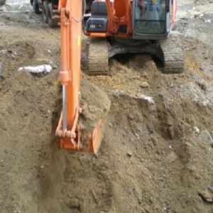 Вчера, 1 апреля, в Ростове-на-Дону на строительной площадке 20-летнего рабочего засыпало грунтом