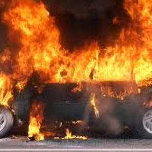 В Новочеркасске (Ростовская область) загорелся автомобиль с задержанным