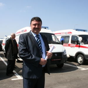В Ростовской области главврачи практически всех районных и некоторых городских больниц получили ключи от новых автомобилей «скорой помощи»