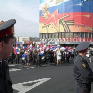 В Ростове-на-Дону во время проведения генеральной репетиции военного парада войск на Театральной площади будет ограничено автомобильное движение в центре города