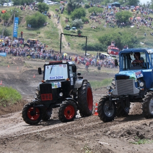 В субботу, 14 июня, в Ростове-на-Дону пройдут XII гонки на тракторах «Бизон-Трек-Шоу 2014»