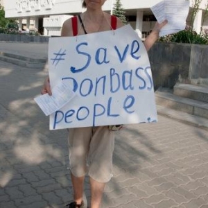 В Ростове-на-Дону сегодня, 9 июня, прошла акция "Спасите людей Донбасса". Ее организовало общественное движение "Суть времени"