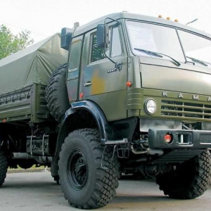 В Тарасовском районе Ростовской области военный КАМАЗ, ехавший в колонне, свалился в кювет