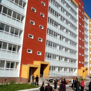 Мэр Ростова-на-Дону вручил 14 детям-сиротам ключи от квартир в многоэтажке