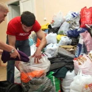 Накануне, 5 июня, в Ростовской области начали работу пункты сбора гуманитарной помощи для беженцев из Украины
