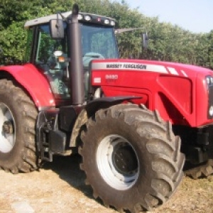 Успешное растениеводство немыслимо без современной и производительной техники, в первую очередь тракторов и комбайнов. Но на рынке сейчас представлено огромное количество машин - отечественных, европейских, американских, белорусских, в разных ценовых сегментах