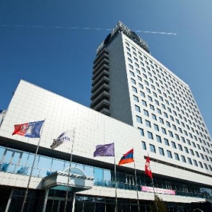 Трагически закончилась рабочая поездка по России для двух представителей посольства Шри-Ланки. В результате конфликта одни из них был убит, второй – ранен из травматического оружия