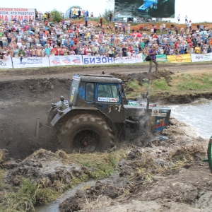 Сегодня, 14 июня, в Ростове-на-Дону проходят XII гонки на тракторах «Бизон-Трек-Шоу 2014». Наш сайт ведет прямую текстовую трансляцию с места событий