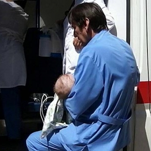 Врачи Ростовской детской областной больницы отправили в Санкт-Петербург бортом Федерального медико-биологического агентства тяжелобольного мальчика, которого несколько дней назад доставили в Ростов-на-Дону из Славянска