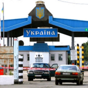 Со стороны Украины нет пропуска людей и машин. Контрольно пропускные пункты «Гуково», «Куйбышево» и «Новошахтинск» не могут осуществить пропуск людей.