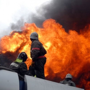 В Ростовской области устанавливают причину возгорания на Каменском нефтеперегонном заводе