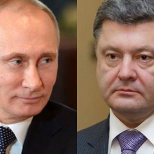 Как сообщает официальный сайт президента Украины, Петр Порошенко и президент РФ Владимир Путин договорились "о постоянном прекращении огня на Донбассе"