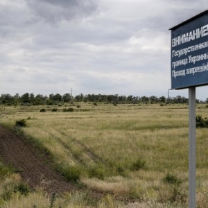 Танковые снаряды были обнаружены во время проведения сельскохозяйственных работ в поле в Екатериновском сельском поселении Матвеево-Курганского района, сообщает РИА Новости. 