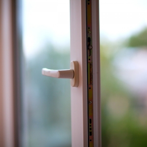 В доноской столице 36-летняя женщина разбилась насмерть, выпав из окна восьмого этажа