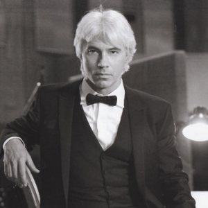 Во вторник, 11 ноября, в Ростове-на-Дону пройдет концерт Дмитрия Хворостовского. Цена билетов колеблется от 4000 до 12000 рублей.