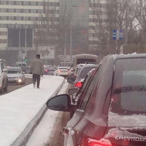 В среду, 26 ноября, в Ростове-на-Дону выпал первый этой осенью снег. Ростовчане отнеслись к капризам погоды с юмором и иронией