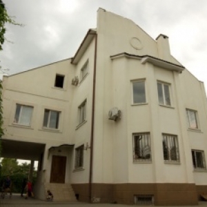 дом-приют для беженцев, здесь побывало уже 700 человек