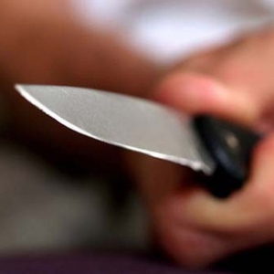 В Таганроге 22-летний парень порезал приятеля ножом.