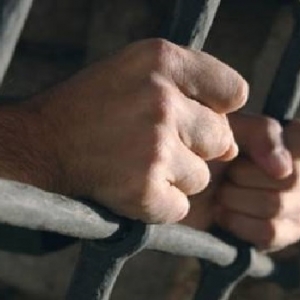 Гособвинитель потребовал пересмотреть приговор в отношении осужденного за изнасилование и убийство полуторагодовалого ребенка из-за его мягкости, сообщает Прокуратура РФ. За свои жуткие преступления маньяк-педофил приговорен лишь к 20 годам колонии строгого режима. Гособвинитель требовал пожизненного срока. 