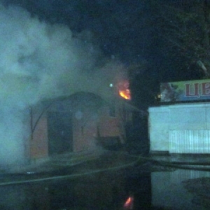 В Ростовской области сгорел магазин производственных товаров.