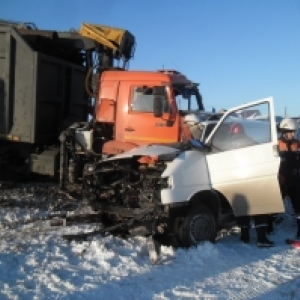 В Мясниковском районе Ростовской области столкнулись фургон «Фольксваген» и КАМАЗ, в результате аварии погибла пассажирка фургона