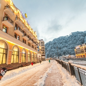 Гости горнолыжного курорта "Роза Хутор", который традиционно пользуется популярностью у ростовчан, смогут получить бесплатные билеты на подъемники