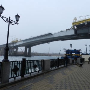 В Ростове-на-Дону в ночь с 8 на 9 декабря завершился подъем основного пролета Ворошиловского моста