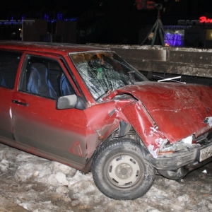 В Волгодонске лоб в лоб столкнулись микроавтобус Daewoo Damas и ВАЗ-2109. 