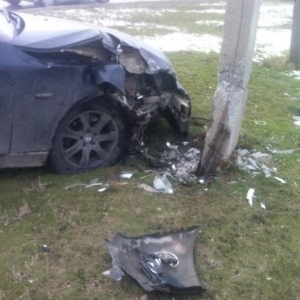 Житель Волгодонска по дороге в магазин за зимними шинами врезался в столб.