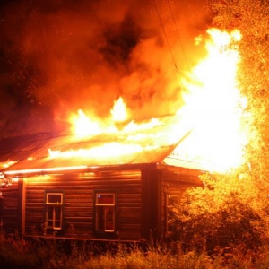 ГУ МЧС России по Ростовскому региону сообщает о гибели 5-ти человек в сгоревшем частном доме.