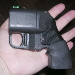 В Батайске (Ростовская область) полицейского подозревают в незаконном сбыте оружия лицу, не имеющему лицензии на его приобретение