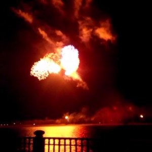 30 артиллерийских залпов вызвали панику у жителей Ростова-на-Дону, сообщает сайт www.donnews.ru. 