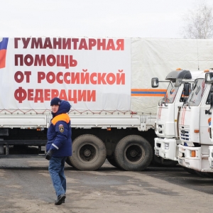 В Донбасс отправились белые фуры с гуманитарной помощью от России.