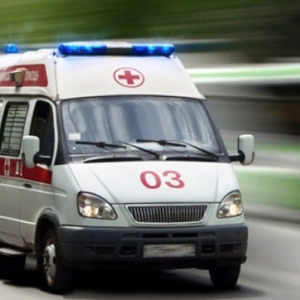 На Нансена человек с перерезанным горлом бросился под машину.