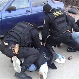Сотрудники наркоконтроля Ростова задержали подозреваемых в сбыте и хранении наркотиков.