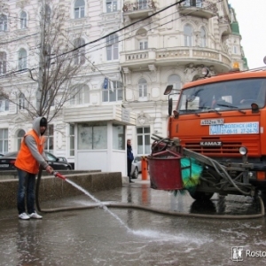 Коммунальщики Ростова-на-Дону пообещали очистить город от грязи и пыли, которая скопилась на улицах после противогололёдных мероприятий