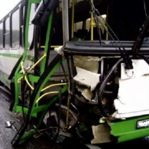 При столкновении автобусов пострадали пенсионерки.