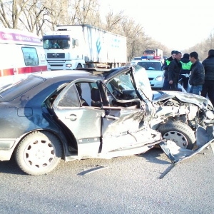 Ранним утром на 1118-м километре федеральной автодороги М4 «Дон» случилось серьезное дорожно-транспортное происшествие. 