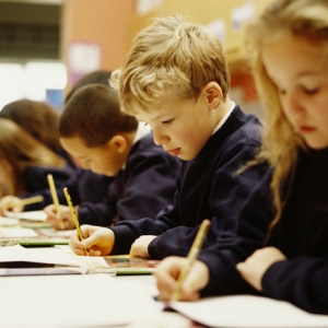 Проверка школьников на употребление наркотиков в Ростовской области начнётся с социально-психологических тестов. Кроме того, будет понижен возрастной порог тестирования