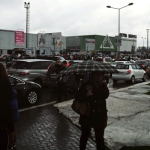Ростовский ТРЦ "Мега", эвакуированный из-за сообщения о бомбе, примерно в 19:00 возобновил работу
