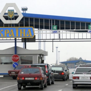 Срок пребывания россиян на Украине ограничили