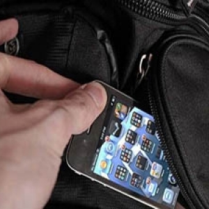 Полиция Ростова-на-Дону по горячим следам поймала мошенника, который выманивал у людей деньги под предлогом продажи смартфона